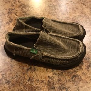 Boys size 2 Sanuk